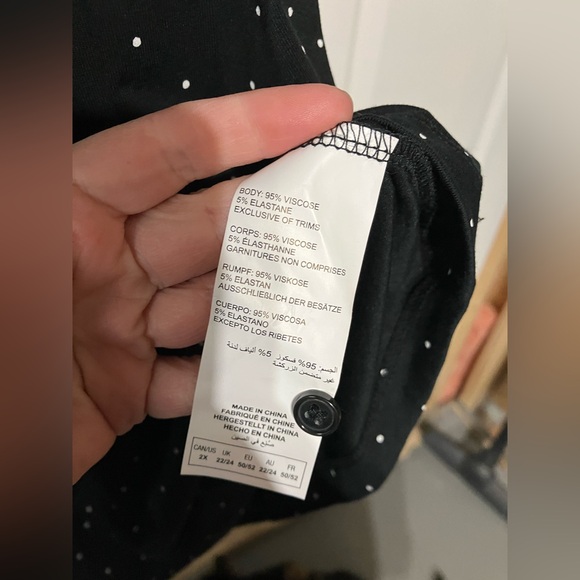 Sleeveless blouse - Picture 3 of 3